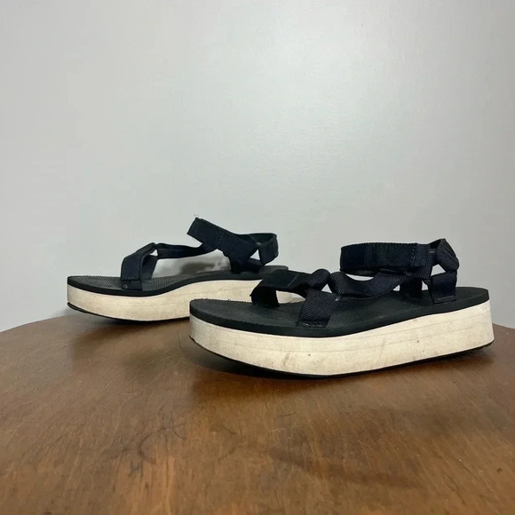 Teva Flatform Universal Velcro Sandal Size 9 - Picture 3 of 7